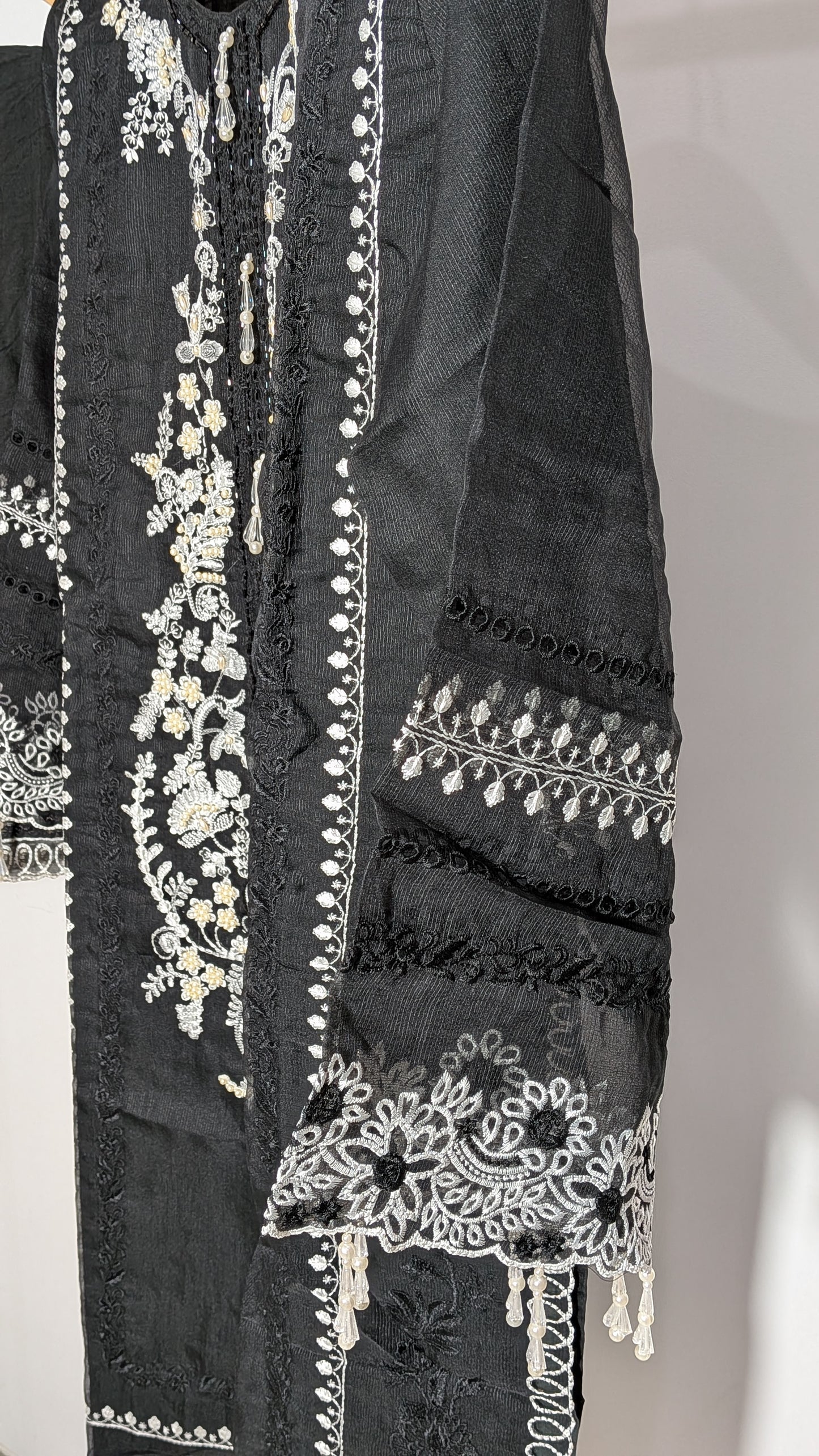 Luxe Pearl-Embellished Ribbed Tissue Kurta Set | Loop-Edge Edition