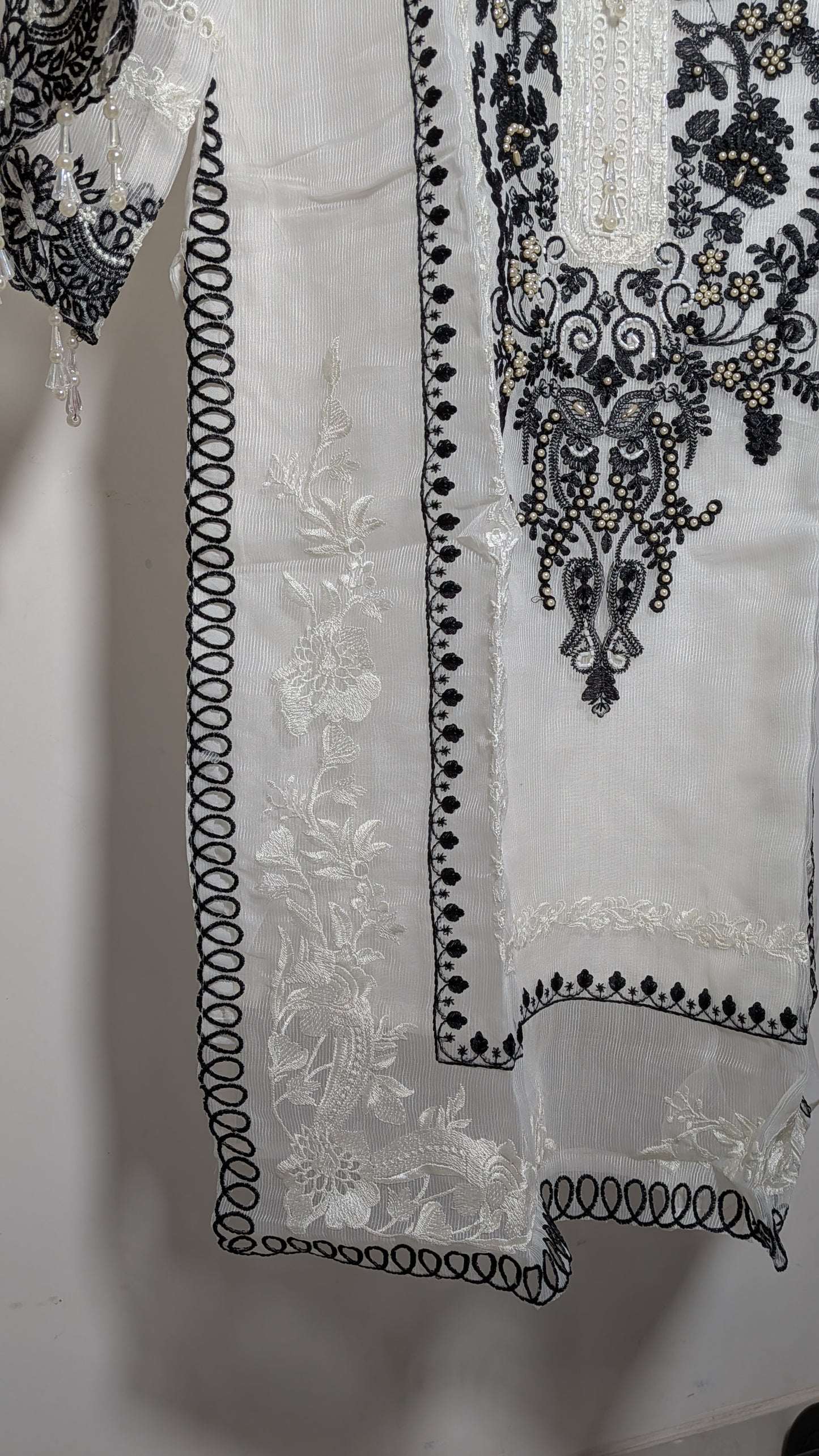 Luxe Pearl-Embellished Ribbed Tissue Kurta Set | Loop-Edge Edition
