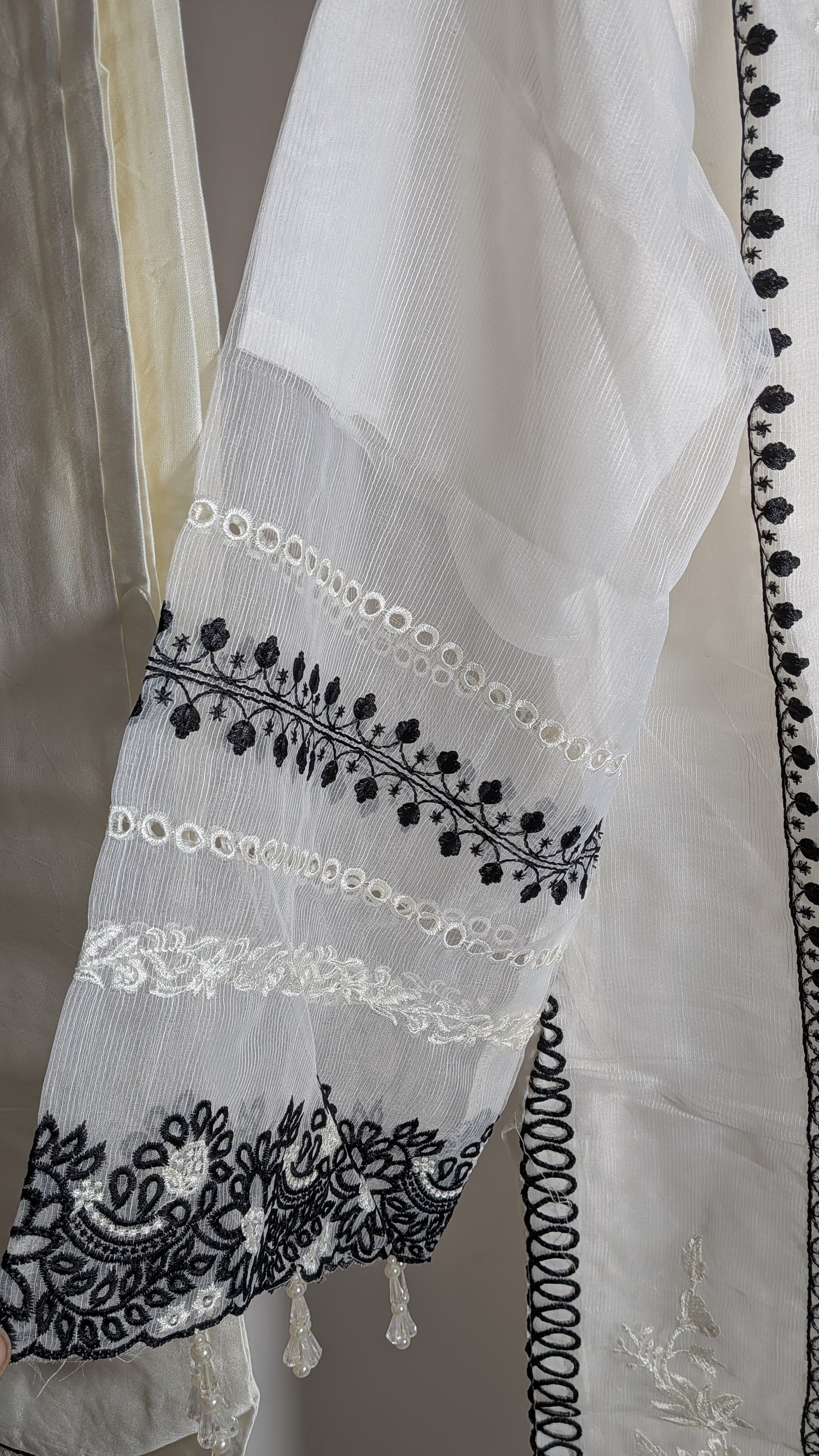 Luxe Pearl-Embellished Ribbed Tissue Kurta Set | Loop-Edge Edition