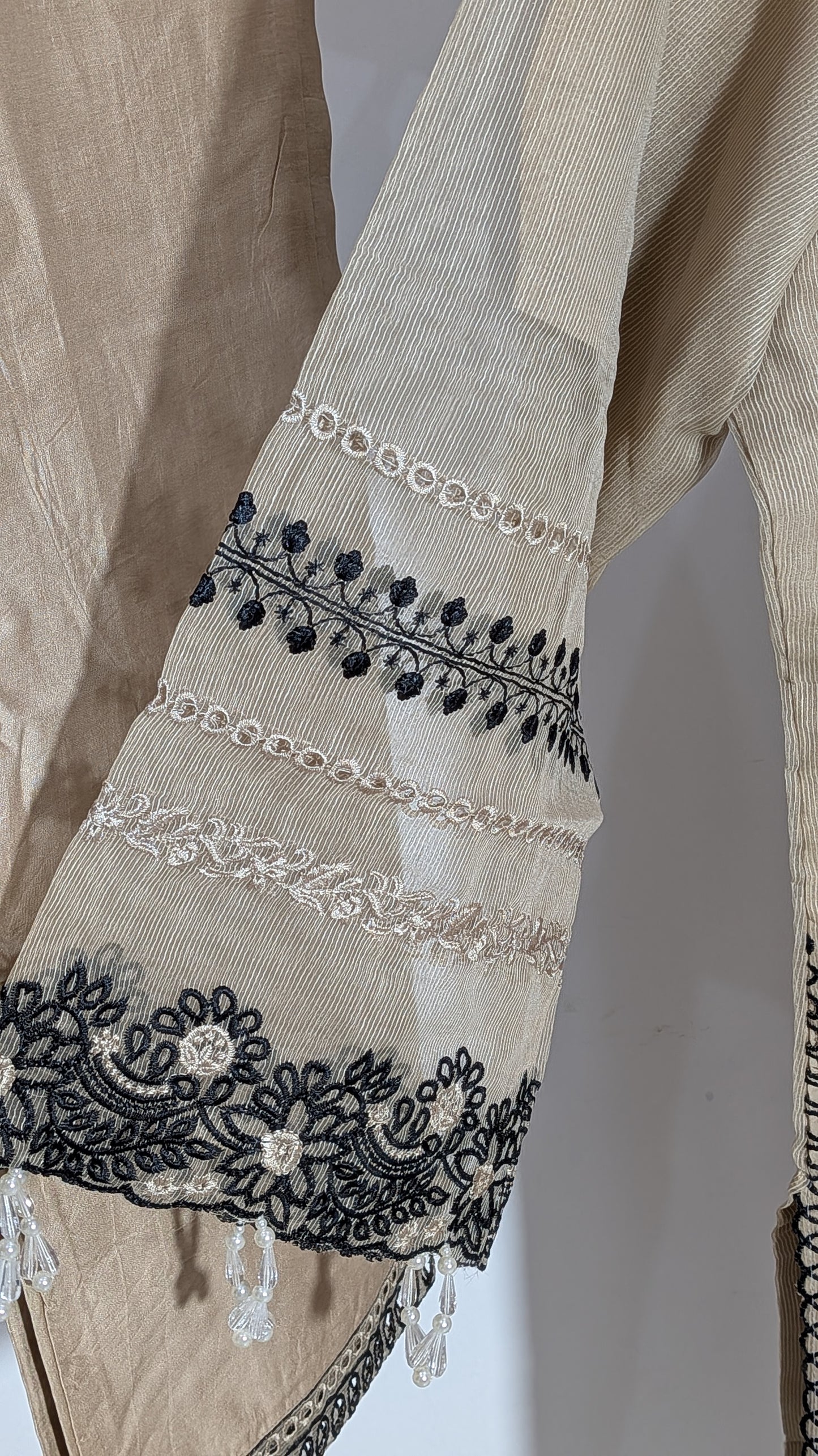 Luxe Pearl-Embellished Ribbed Tissue Kurta Set | Loop-Edge Edition