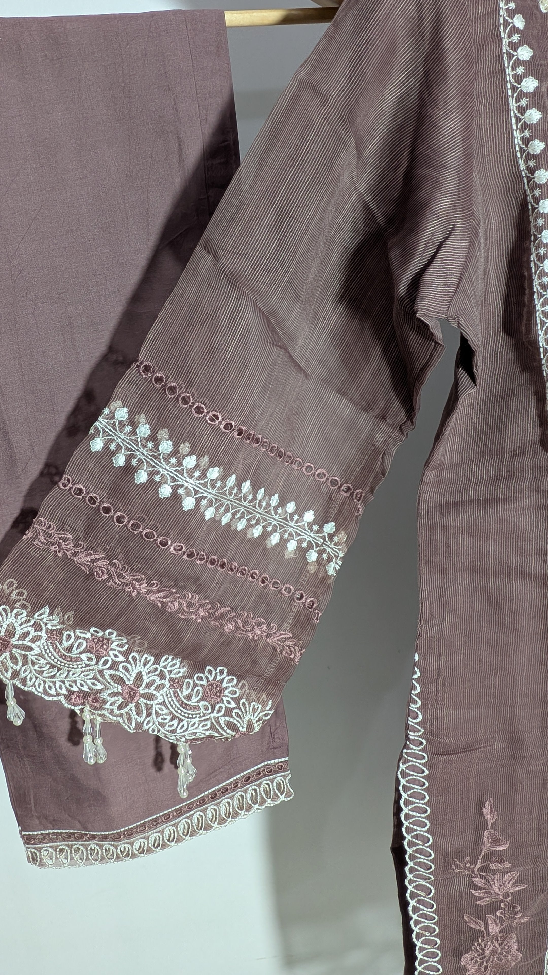 Luxe Pearl-Embellished Ribbed Tissue Kurta Set | Loop-Edge Edition