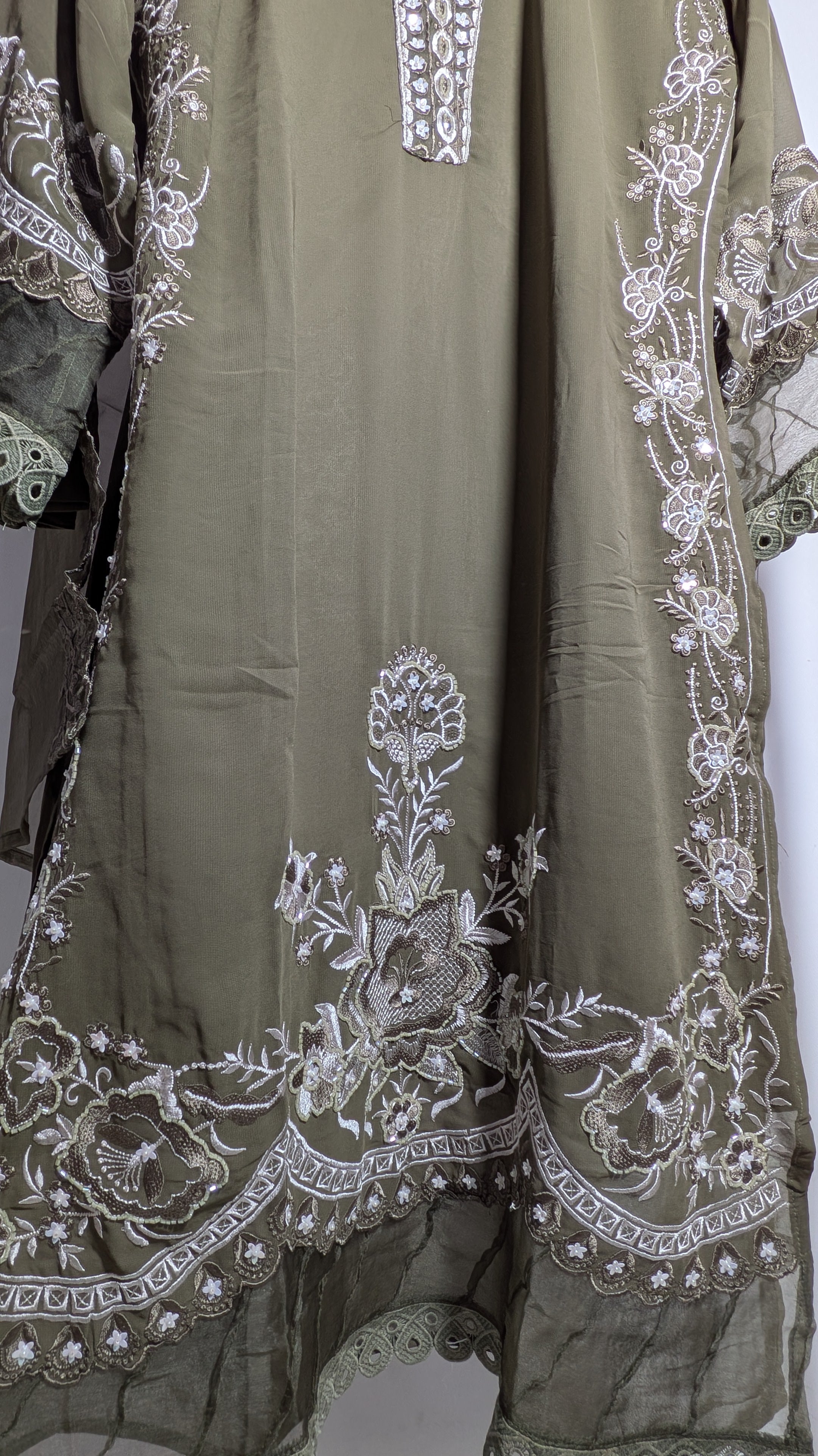 Naqsh Premium Ivory & Mauve Embroidered Suit Set | Shibori Dupatta Edition