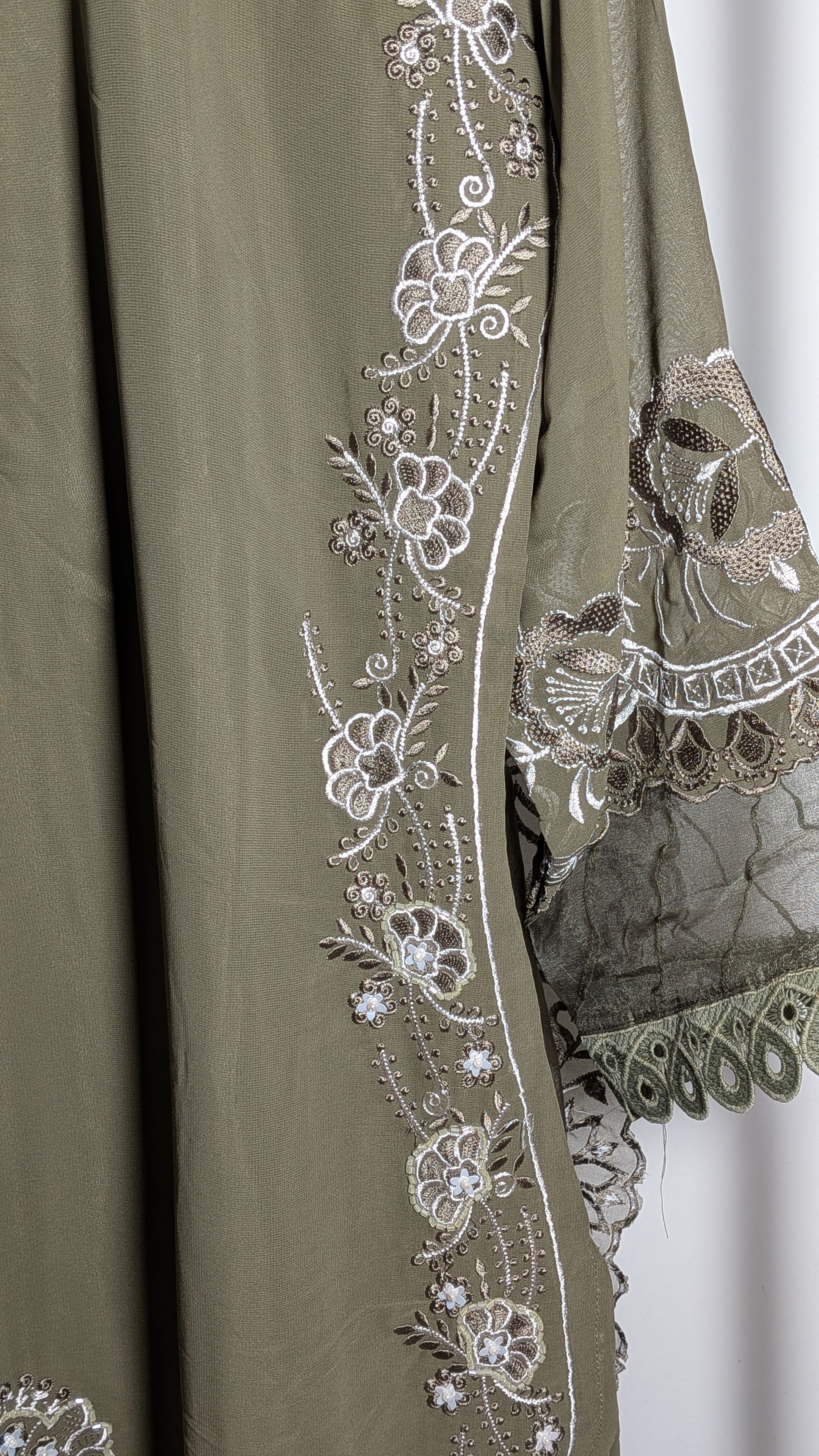 Naqsh Premium Ivory & Mauve Embroidered Suit Set | Shibori Dupatta Edition